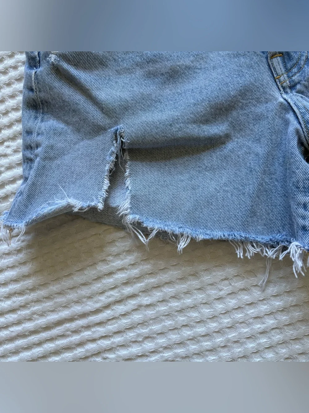 AGOLDE Parker Long Short Swapmeet Distressed Denim Shorts Lightwash Raw Hem - 25